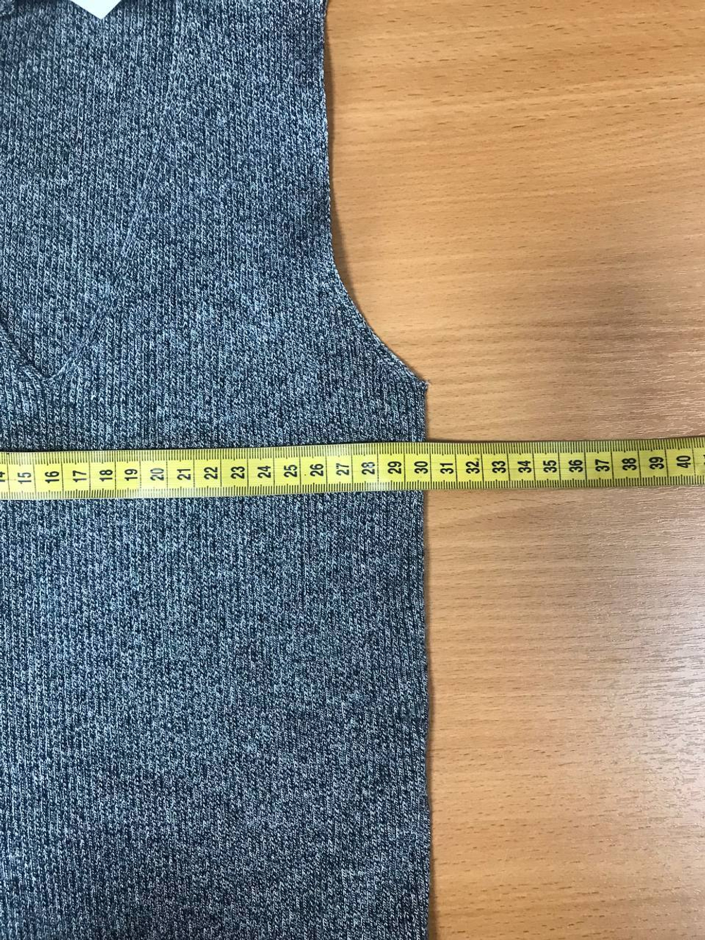 Платье обтягивающего кроя с вырезом, визуально на 40/42 размер