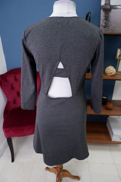 Платье  Jennifer с вырезом на спине 48 размер