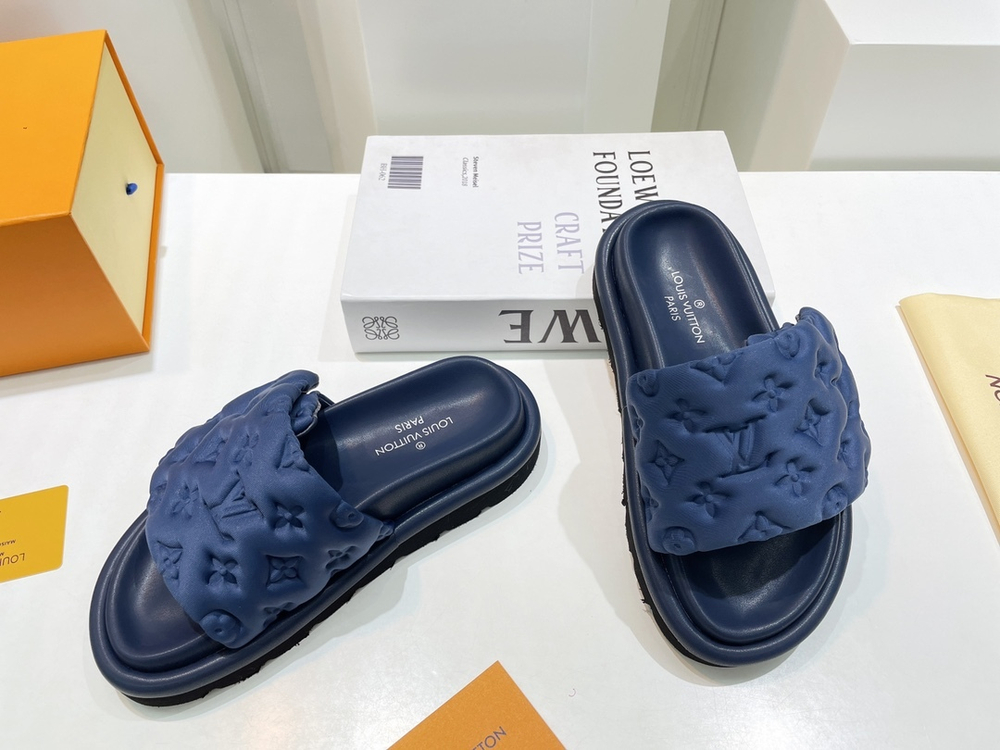 Louis Vuitton Pool Pillow Comfort Mule