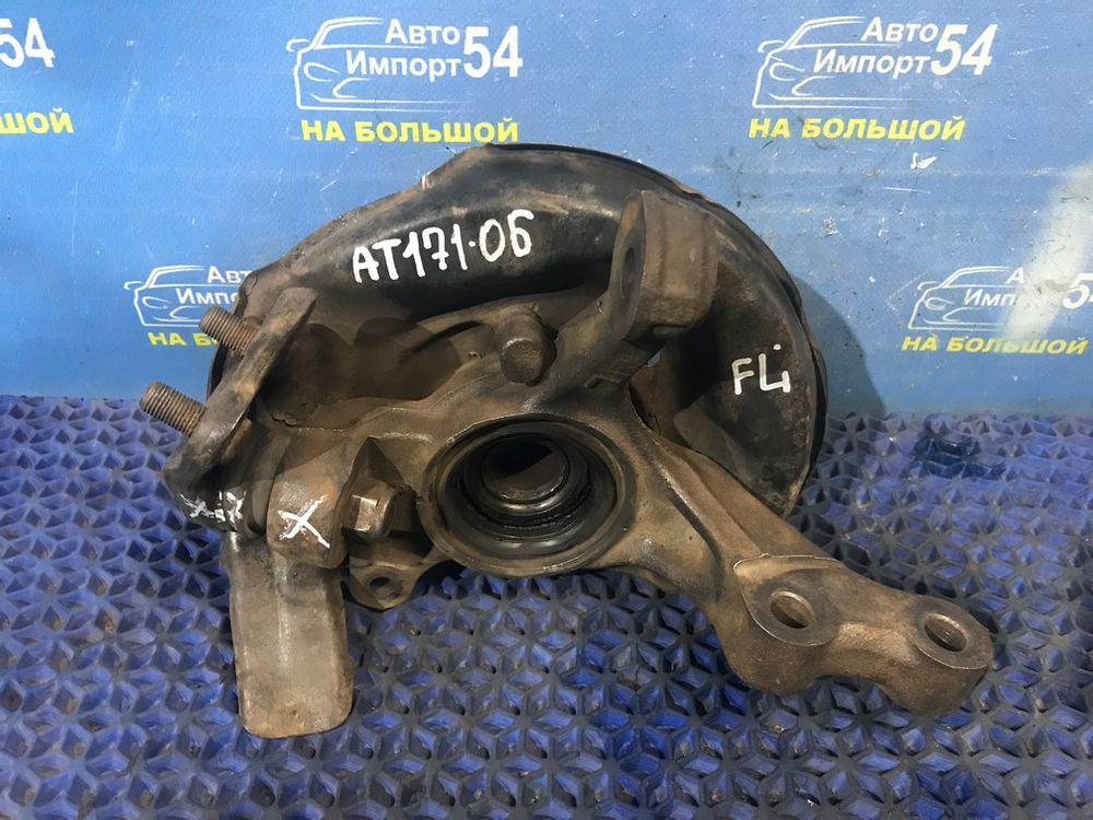 Ступица передняя левая TOYOTA CARINA 1990