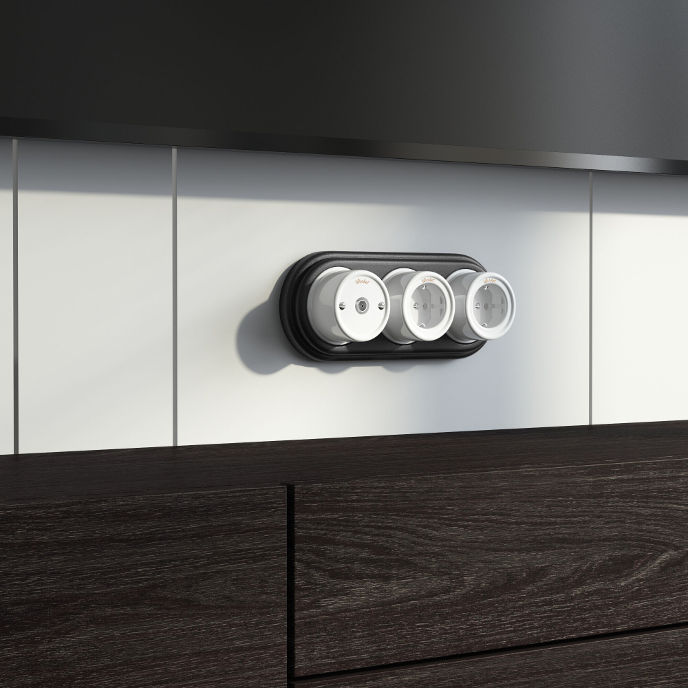 Розетка с заземлением белый ретро W5671001