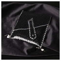 Кожаная обложка на паспорт «Лев»