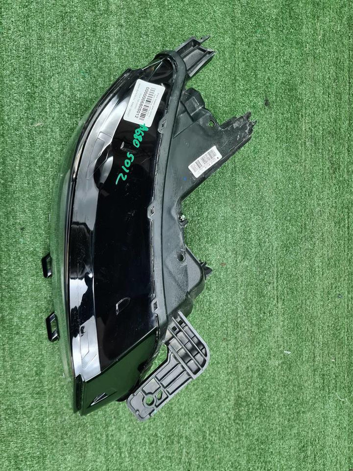 Фара правая Geely Coolray (2019-2023) LED