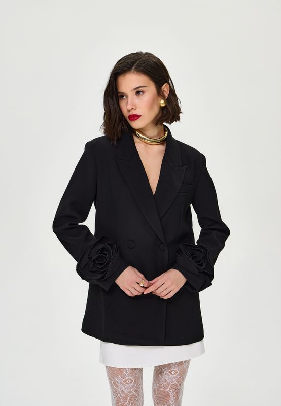 Пиджак двубортный с цветком на рукавах