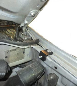 Амортизатор (упор) капота на Mitsubishi Pajero 02-04/1(с 2007 г.в.)Autoinnovation