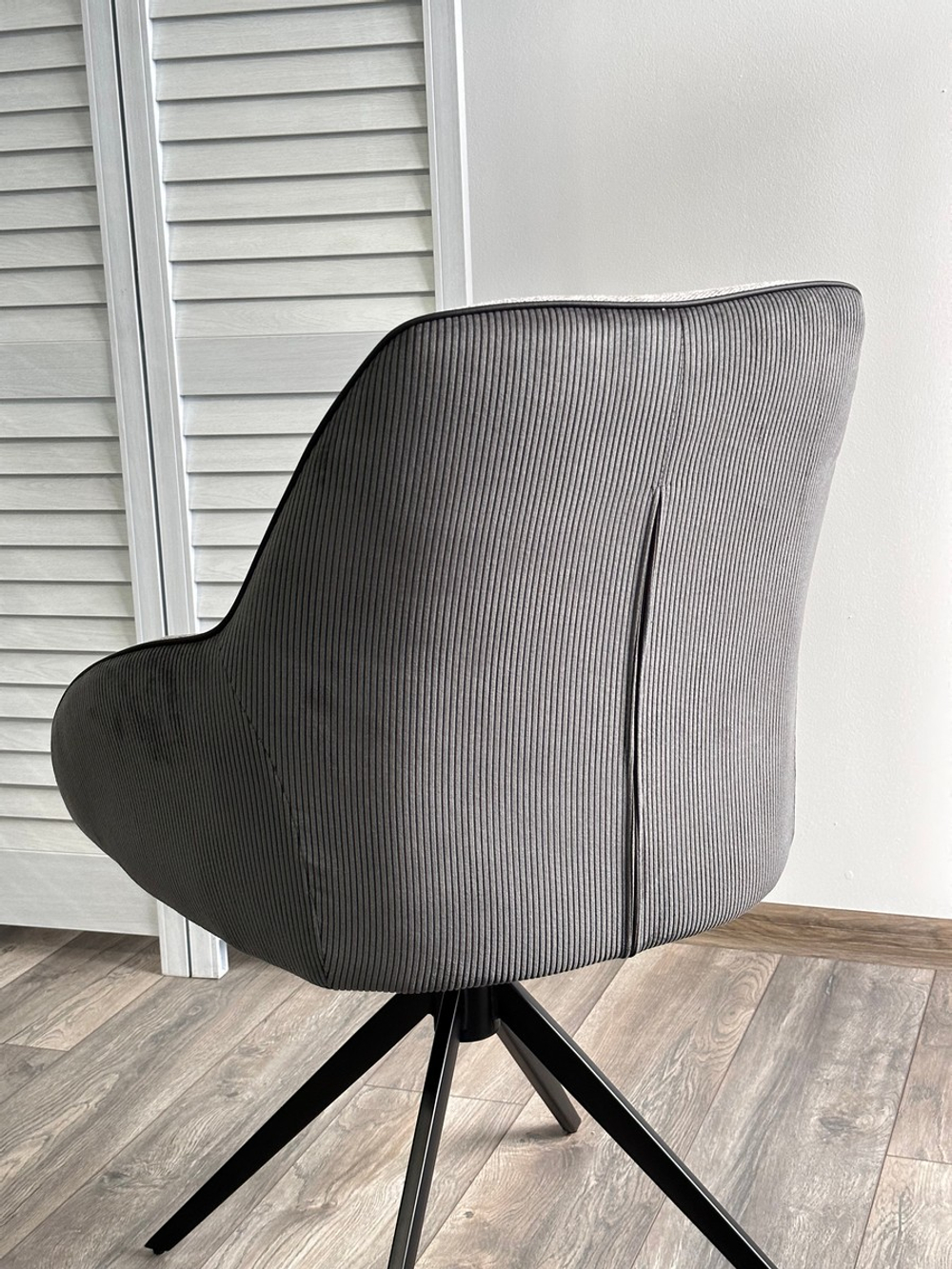 Стул М-City DISAUR Торнадо (Tornado) поворотный на 360 градусов, Серый 07, ткань, темно-серый 454, Велюр, Черный каркас