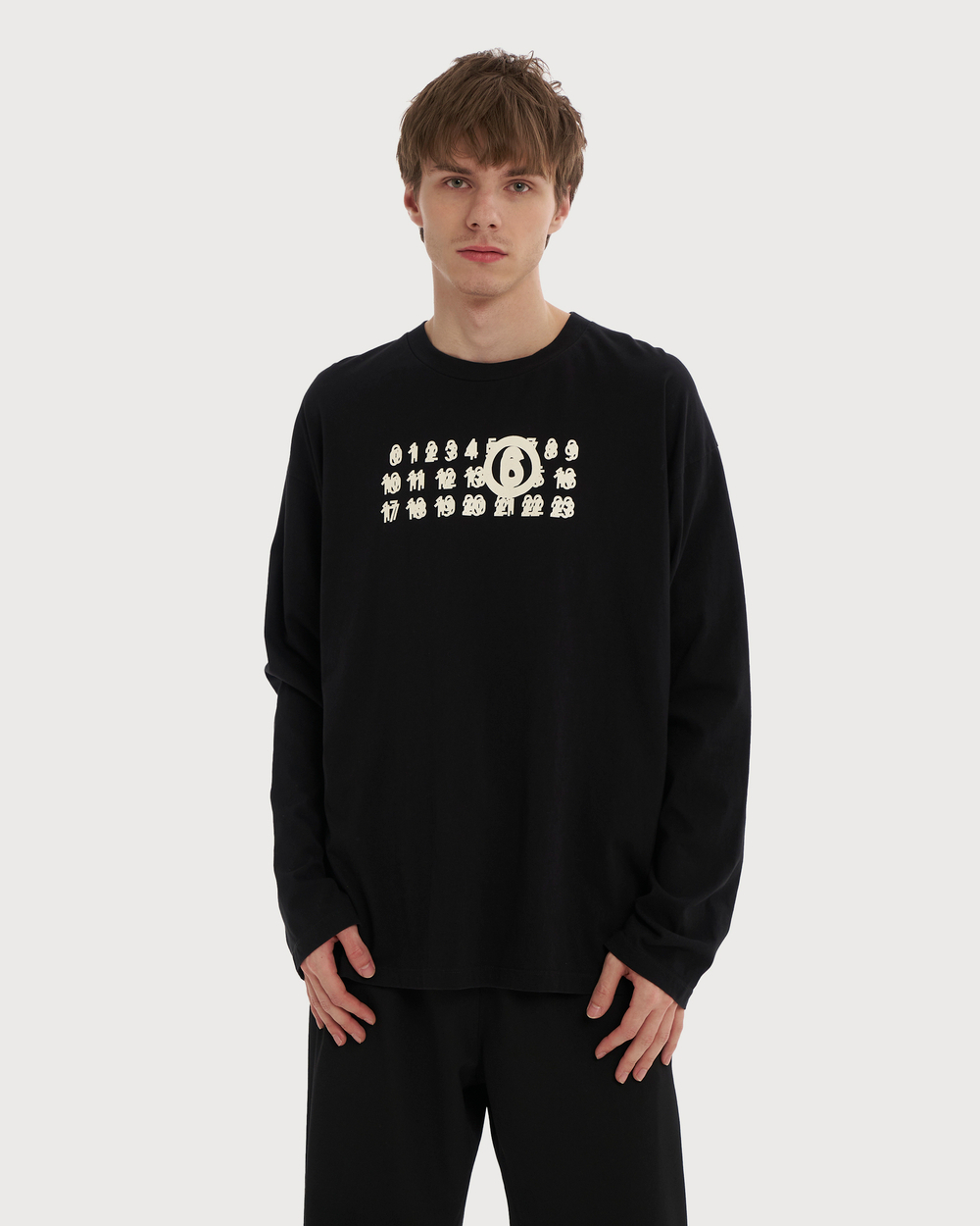 MM6 MAISON MARGIELA ЛОНГСЛИВ МУЖСКОЙ ЧЕРНЫЙ С ТРЕХ-СЛОЙНЫМ ЛОГОТИПОМ