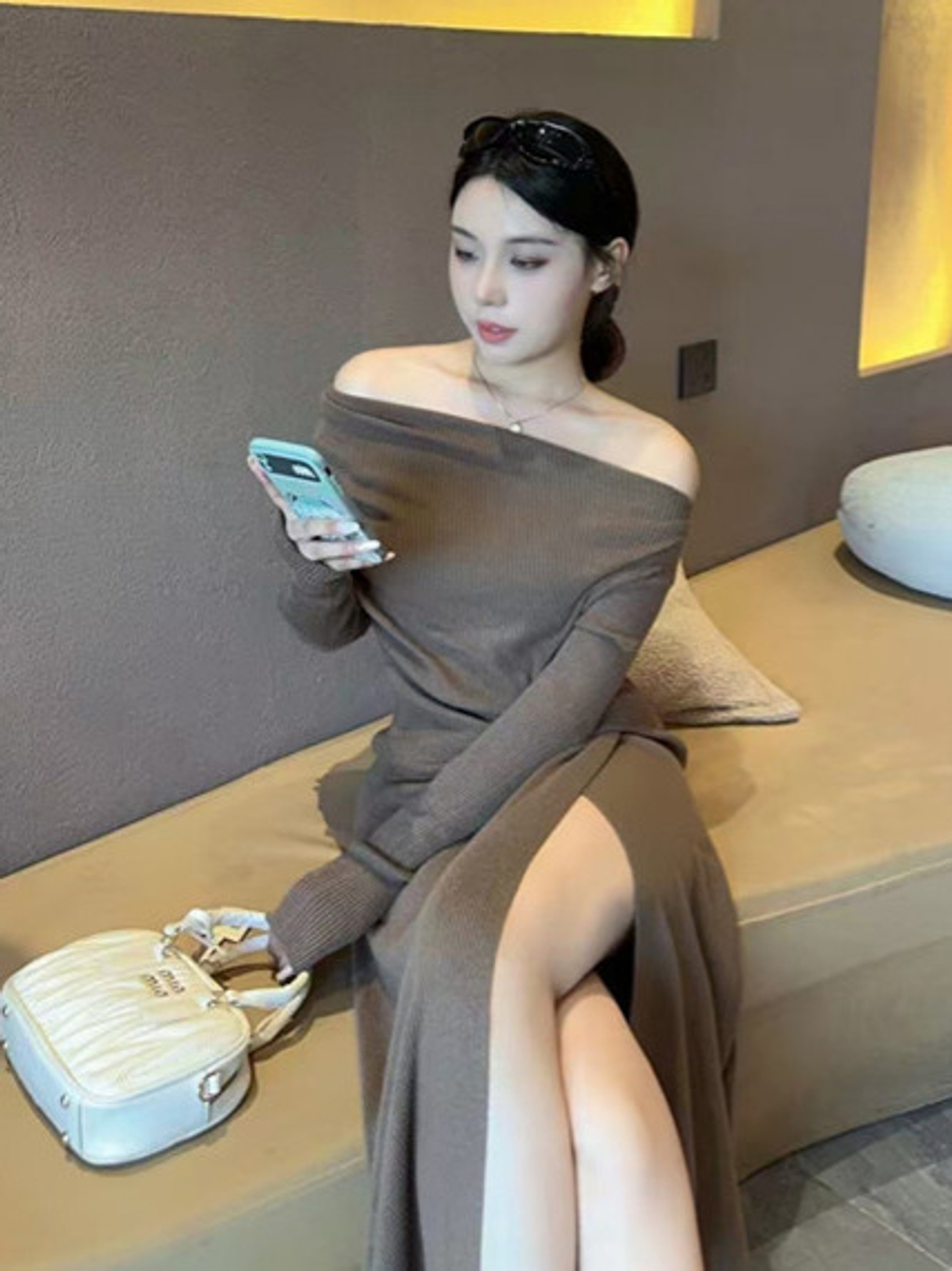 Комплект вязаный, водолазка со спущенным плечом, длинная юбка на запах