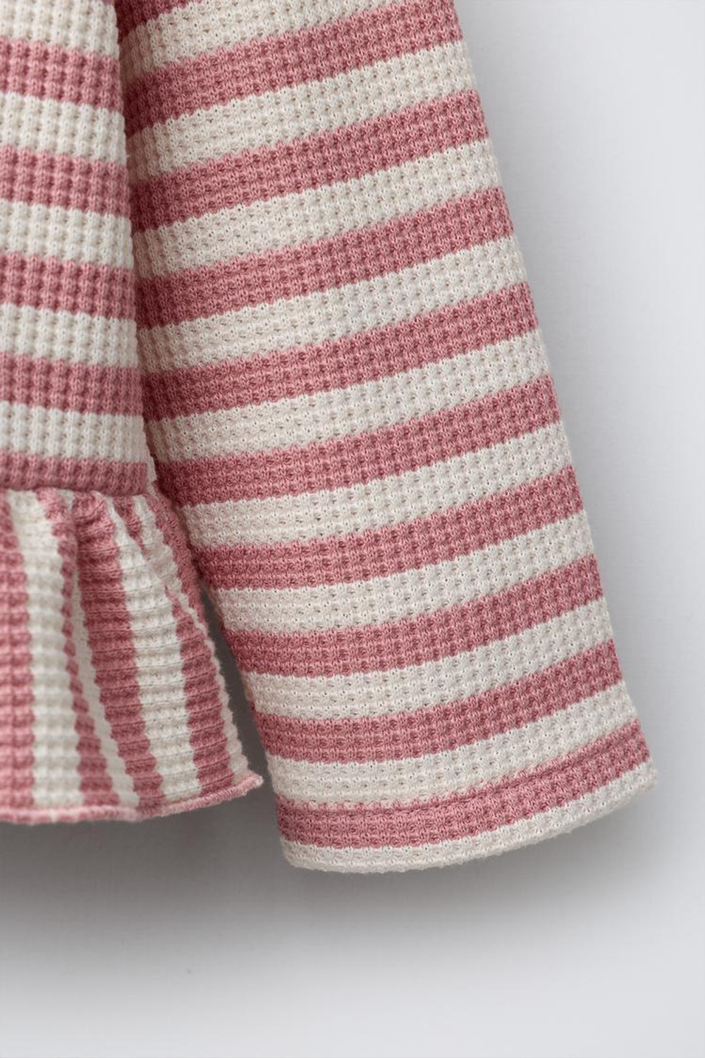 ZARA ФУТБОЛКА С БАСКОЙ В ПОЛОСКУ, ЦВЕТ РОЗОВОГО ДЕРЕВА