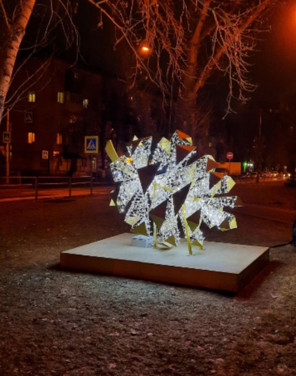 Шишка - светодиодная фигура уличная