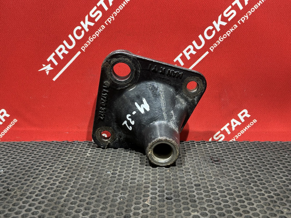 Кронштейн тяги реактивной передней 2017г