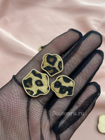 Пуговицы неровной формы с принтом леопард пушистые