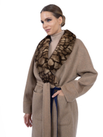 Женское кашемировое пальто с меховым воротником