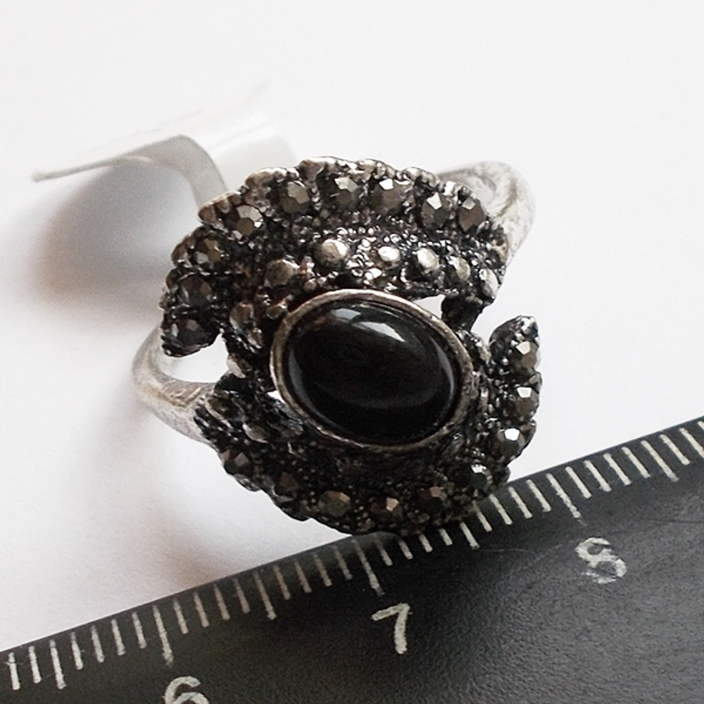 Кольцо женское под черненое серебро. Размер 19