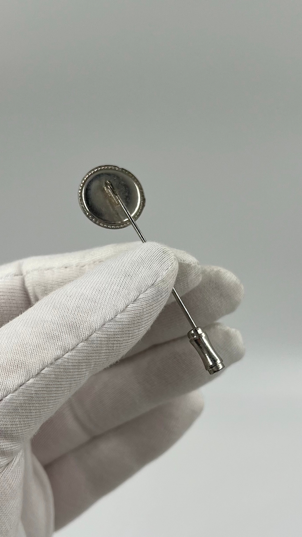 Брошь булавка с птицей с эмалью в технике клуазоне