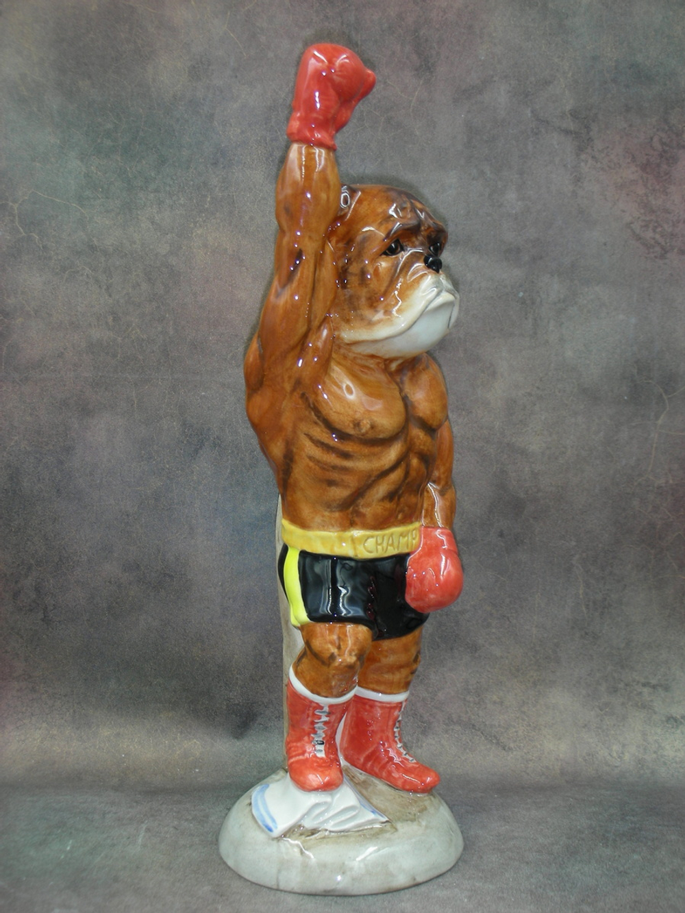 Статуэтка. Фарфор. Собака Бульдог боксёр. Англия