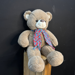 Медведь плюшевый с шарфиком