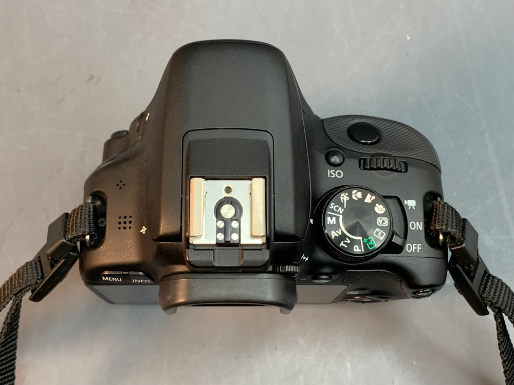 Canon EOS 100D Kit 18-55mm 3.5-5.6 III 7.700 кадров