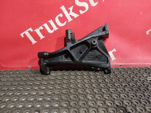 Кронштейн переднего бампера левый