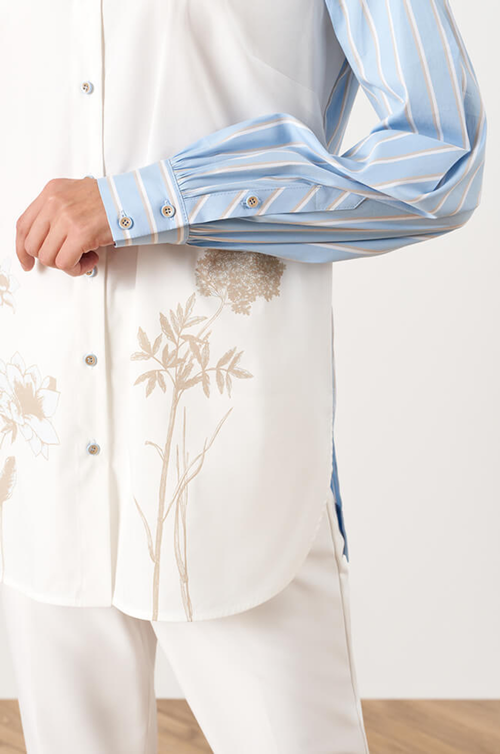 22972 Блузка женская (молочный / голубой)