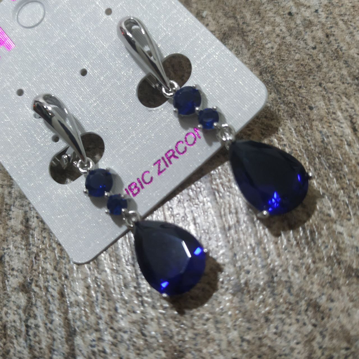 Серьги на англ.заст. Cubic Zirconia подвеска капля 2 кристалла цвет синий металл серебристый