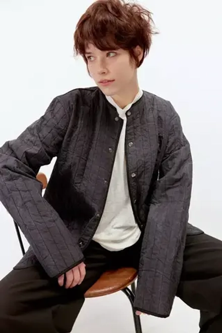 Стеганая куртка черного цвета