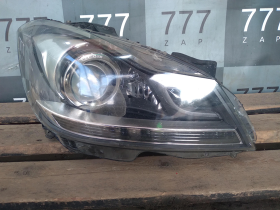 Фара правая Mercedes C-Class (W204)  Б/У Оригинал A2048203639