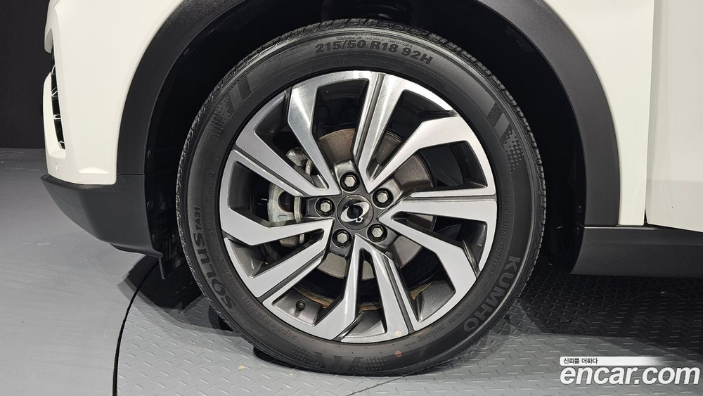 KG Mobility (Ssangyong) Very New Tivoli Бензин 1.5 2WD (08.2020)