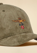 Бейсболка с эффектом замши