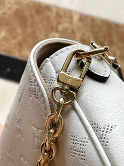 Louis Vuitton Ivy Wallet On Chain Bag
