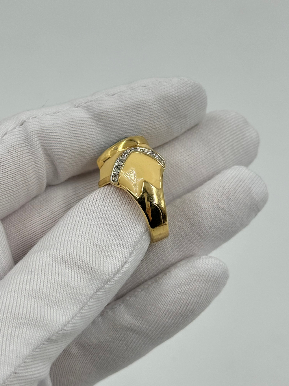 Кольцо с голубым кристаллом