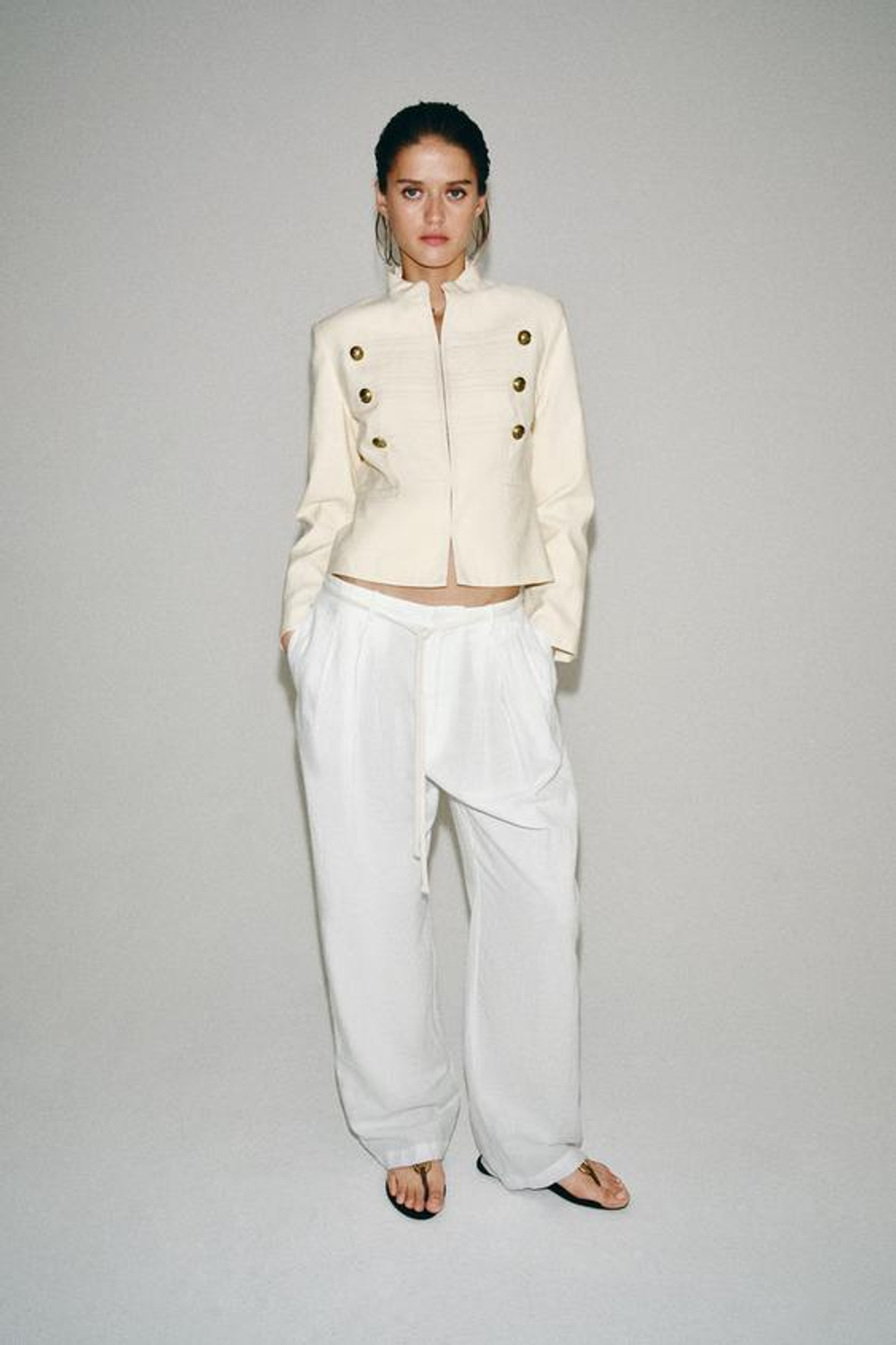 ZARA ПРИТАЛЕННАЯ КУРТКА С ПУГОВИЦАМИ — ZW COLLECTION, ЭКРЮ