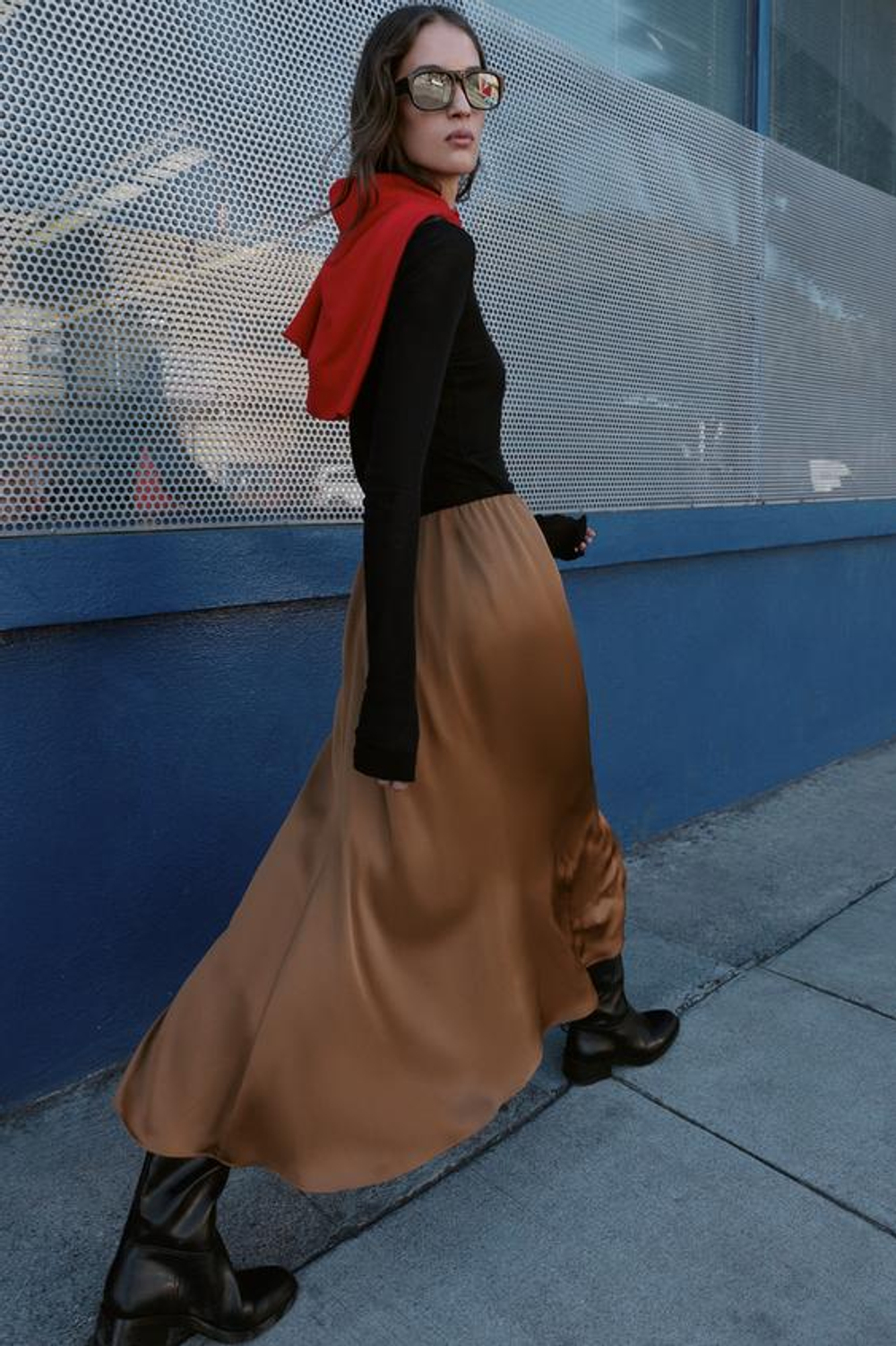 ZARA АТЛАСНАЯ ЮБКА МИДИ, КАРАМЕЛЬНЫЙ