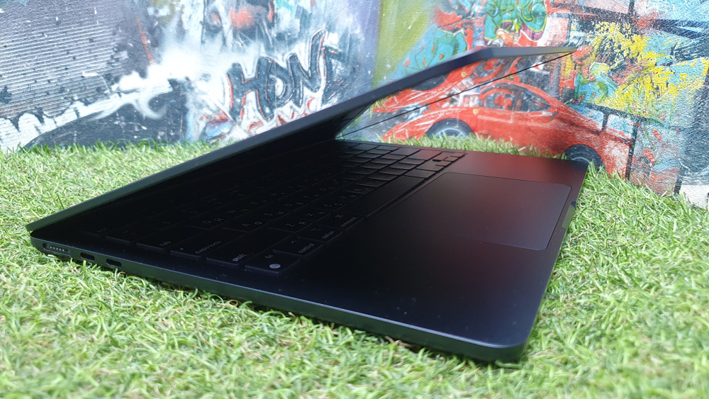 MacBook Air 13 (2022, M2) A2681 Retina M2 /8Gb/13 циклов