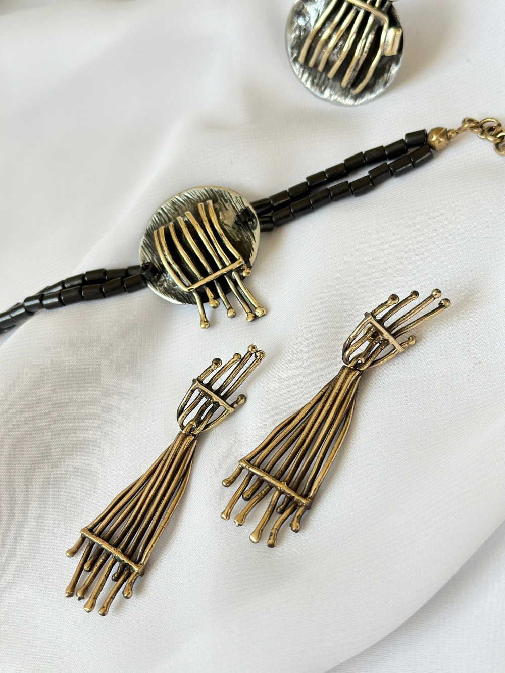 Серьги длинные палочки с шариками, бронза