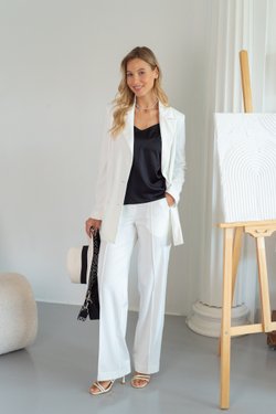 Брюки белые с хлястиком на поясе