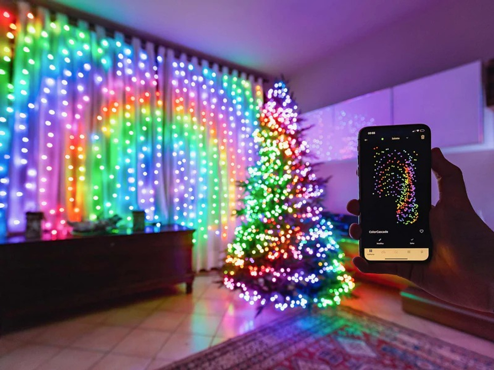 Гирлянда штора Twinkly Curtain (Multicolor + White edition) с 210 шт. RGB+W + BT + Wi-Fi 1,5 м x 2,1 м (TWW210SPP-TEU)