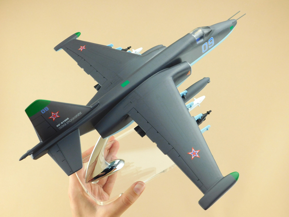 Модель самолета Су-25 (М1:48 ВВС России, RF-91968, 09, Грач)
