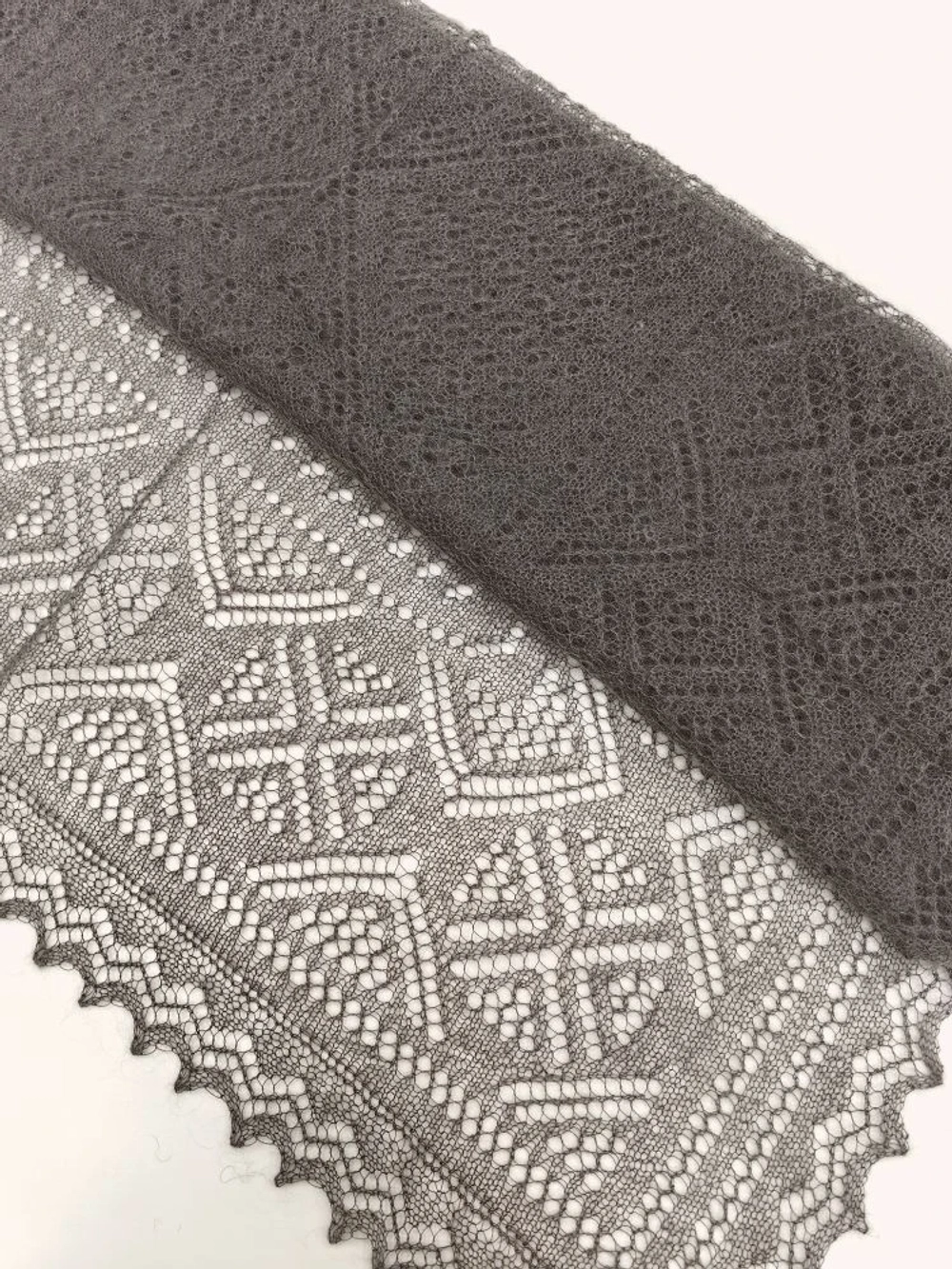 Оренбургский пуховый палантин А16070-03 серый