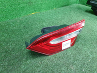 Фонарь правый внут Toyota Camry xv70 17-нв галоген