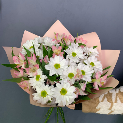 Букет Вини пинк (хризантема ромашка,альстромерия розовая)