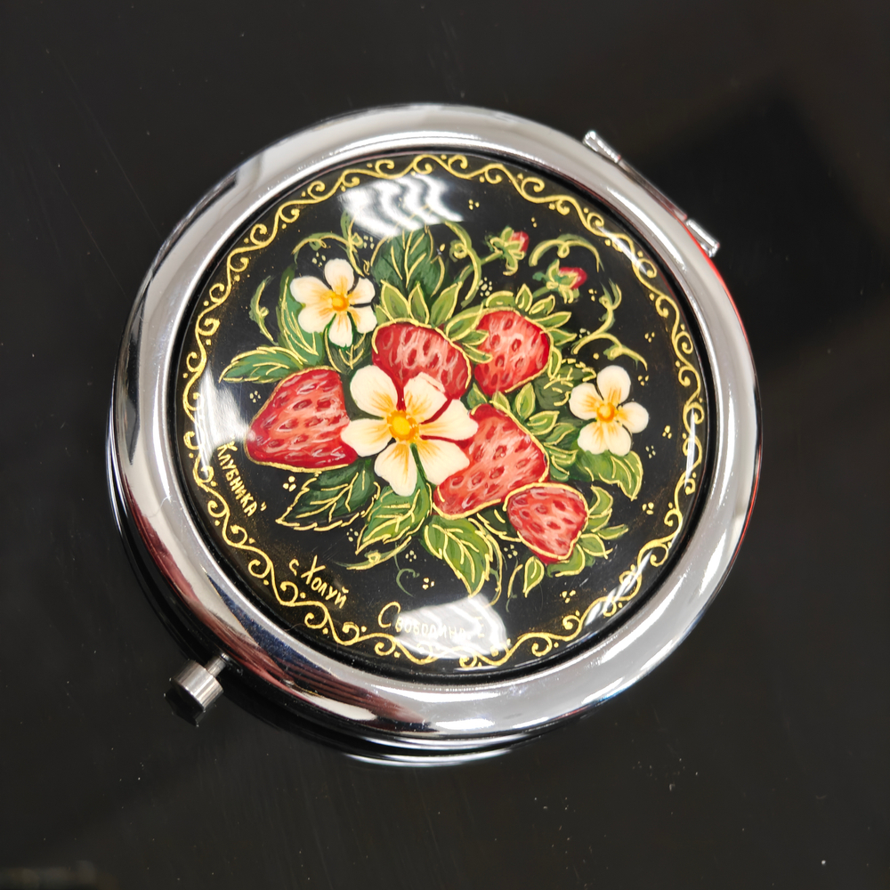 Сувенирное зеркальце с ручной росписью "Земляника"