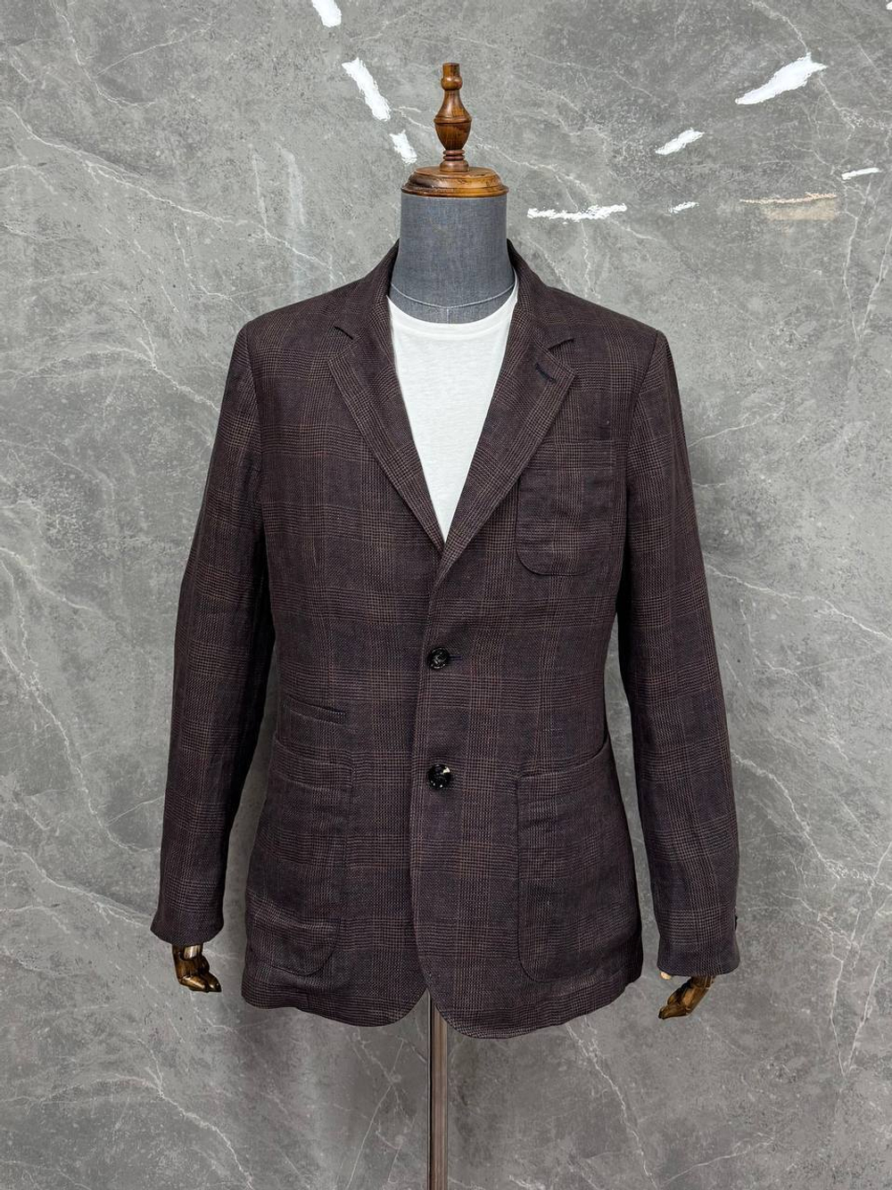 Льняной костюм Kiton