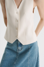 Жилет приталенный