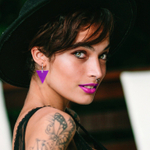 Серьги из акрила на петле.