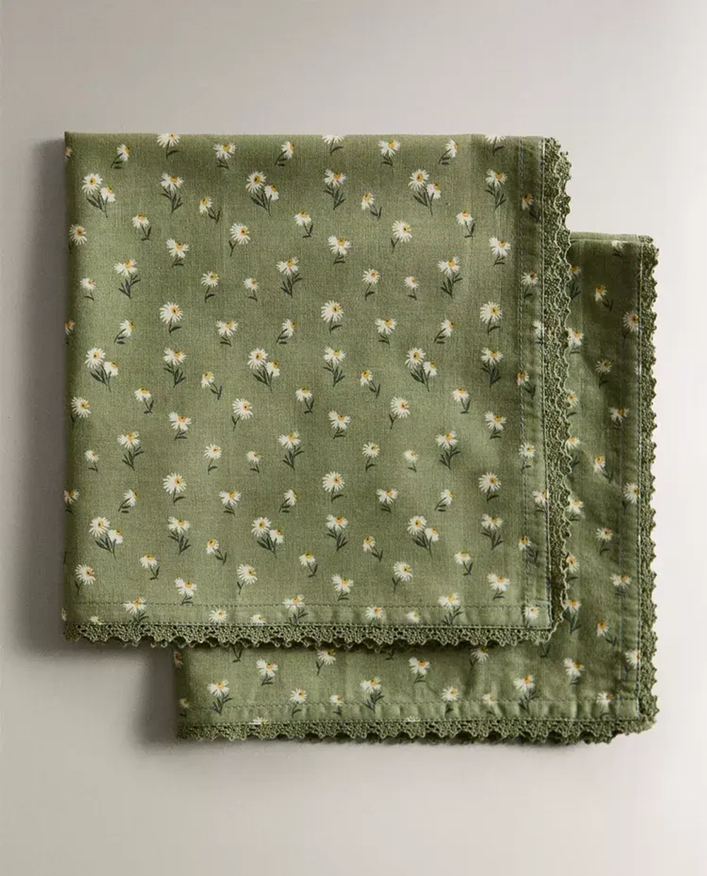 ZARA HOME САЛФЕТКИ ИЗ ХЛОПКА С ПРИНТОМ «РОМАШКИ» (НАБОР ИЗ 2 ШТ.), ЗЕЛЕНЫЙ
