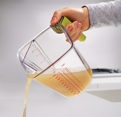 Мерный стакан с делениями 2 в 1 Joseph Joseph