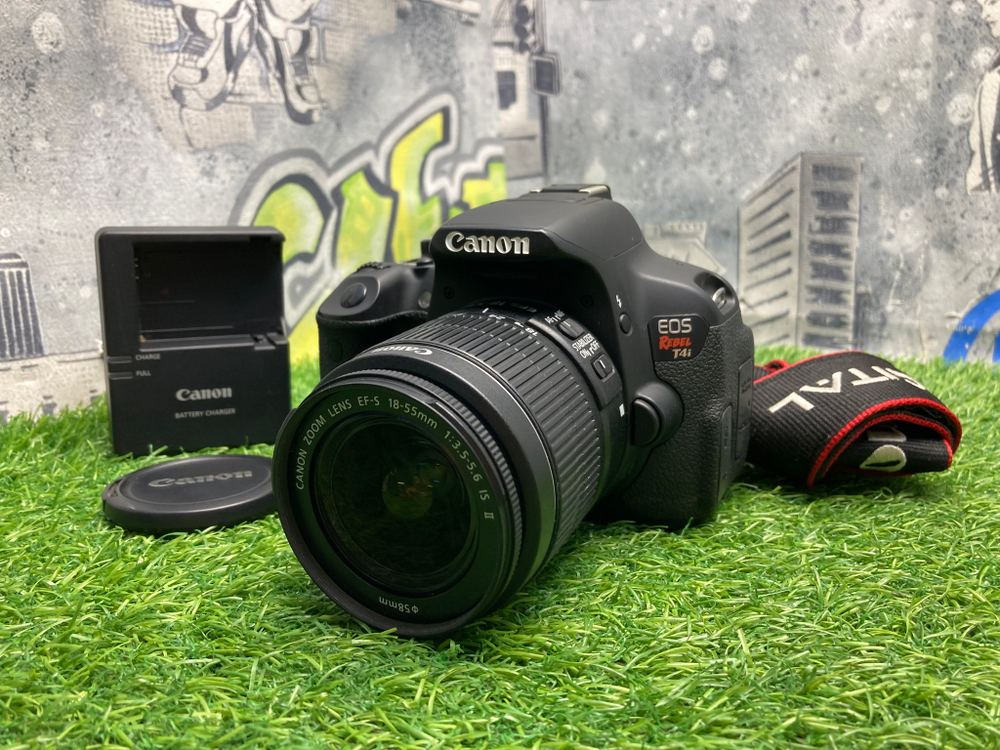 Canon Rebel T4i Kit 18-55mm IS II 14.000 кадров