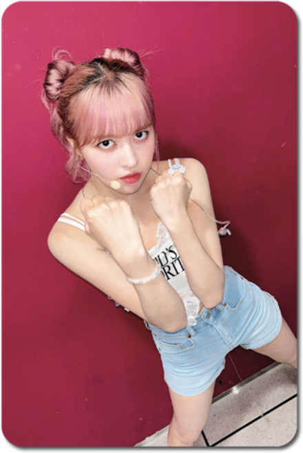 Карта #054 / Lily (NMIXX)