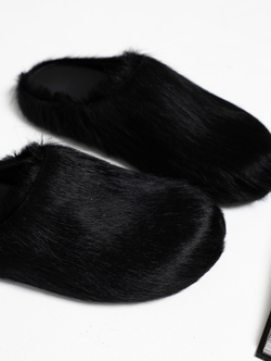 mule black fur